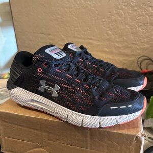 UNDER ARMOUR SNEAKER UA CHARGED ROGUE MEN'S RUNNING SHOES BLACK W/ORANGE Sz 10